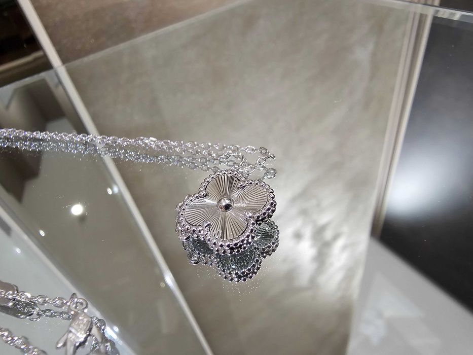 Van Cleef & Arpels VCA Silver Alhambra 1 Motif Clover Дамско Колие
