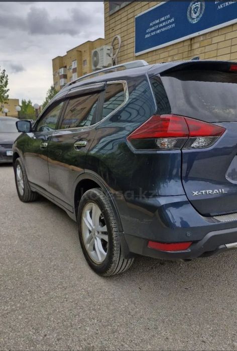 Машина Nissan X-trail