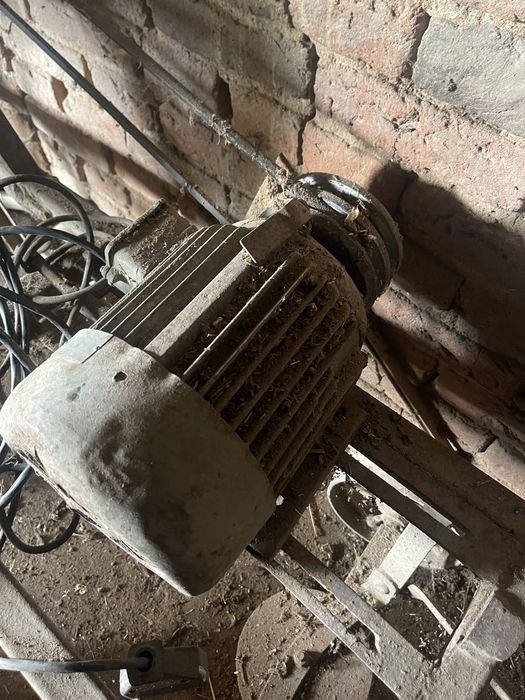 Продавам трифазен двигател 5,5 kW