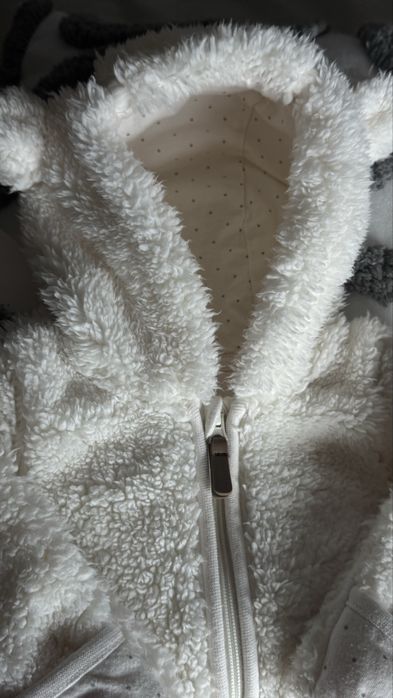 Продам комбинезоны на девочку 62 см