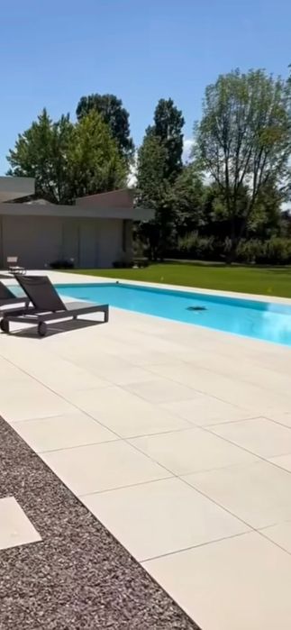 Construim piscine cu liner sau placi ceramice