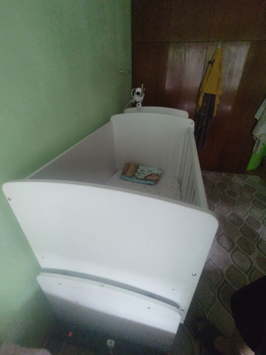 Продавам детско легло със повивалник