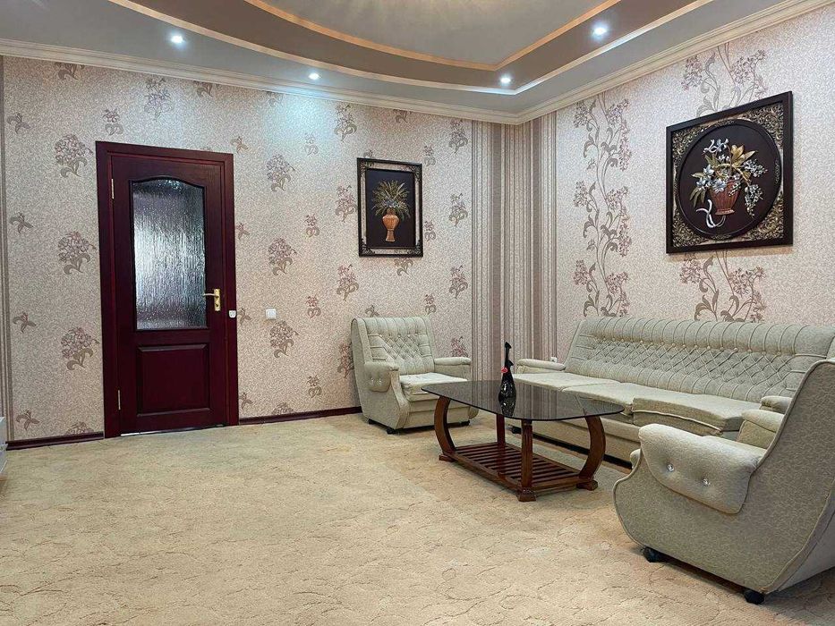 Посуточная аренда двухкомнатной квартиры на метро Ойбек