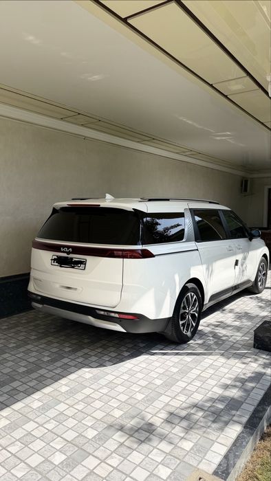Kia carnival kanfort 2023 yil toza moshina