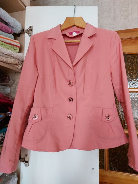 Женская одежда вечернее и пиджаки