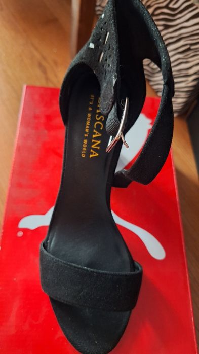 Vând sandale dama Lascana