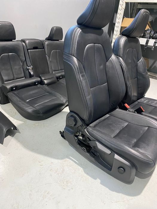 Interior cu incalzire in scaune fata VOLVO XC40 2018+