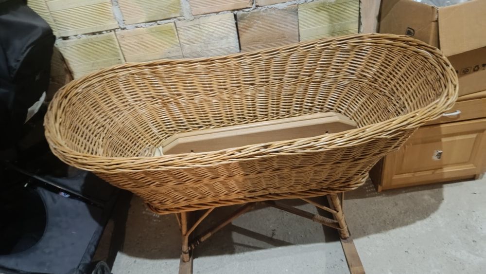 Винтидж бебешки ратанов кош