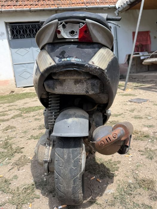Vand scuter piaggeo 49 2 t, este defect.Nu are raci de la pedala și contactul.