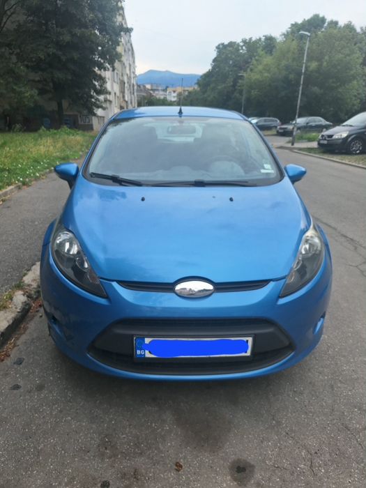Автомобил Форд Фиеста