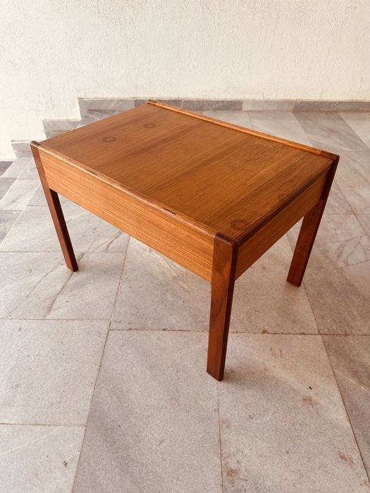 Винтидж масичка / нощно шкафче – teak, mid-century (60-те години)
