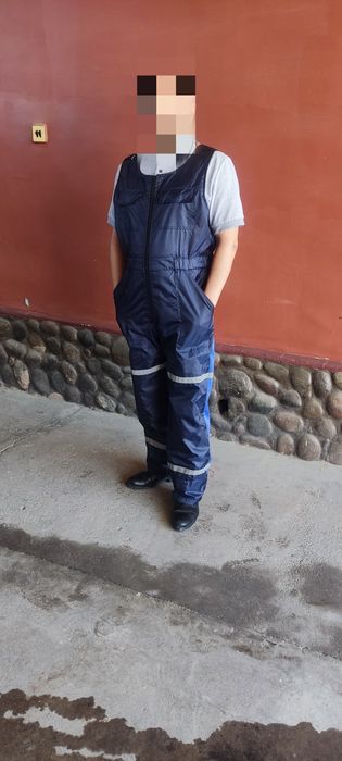 Махсус кийим сотилади