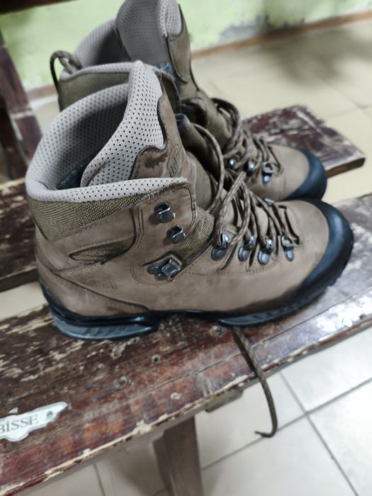Трекинговая ботинка