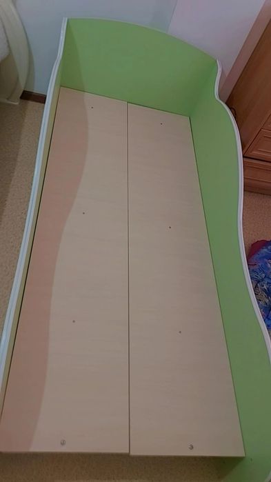 Кровать детская, без матраса