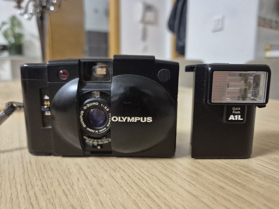 Aparat foto Olympus XA2 cu flash A1L