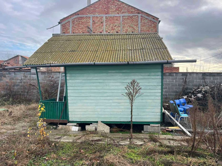 Продавм дървено бунгало