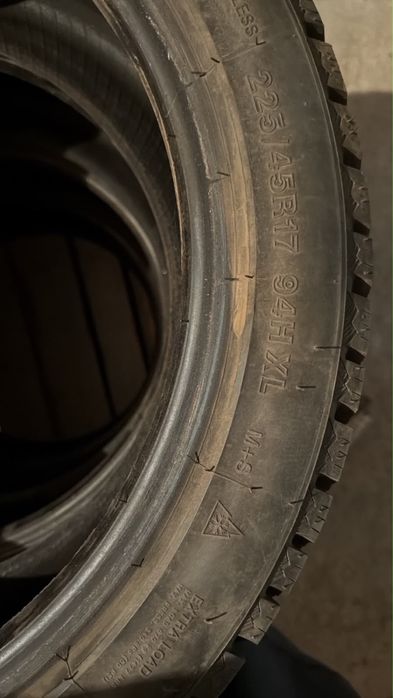 Продам шины зимние комплект
