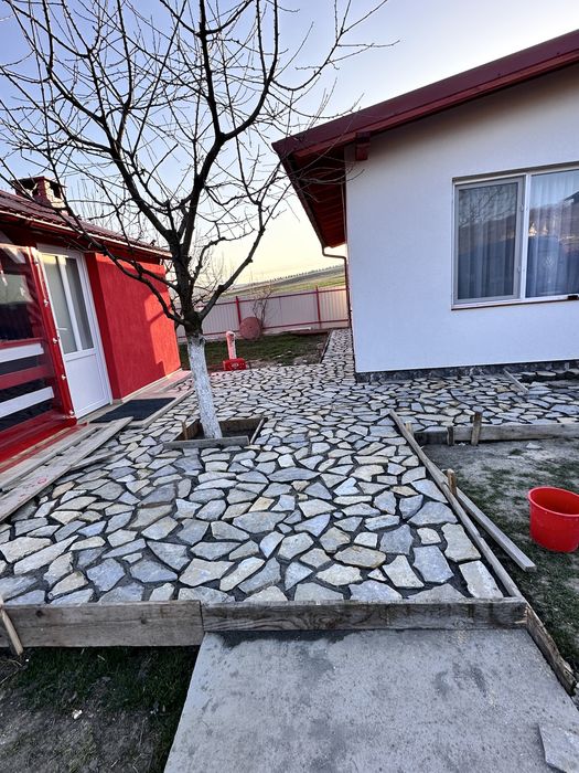 Piatra Naturală de Munte din Grecia – Multicoloră, Ideală pentru Placări și Decor Unic”.