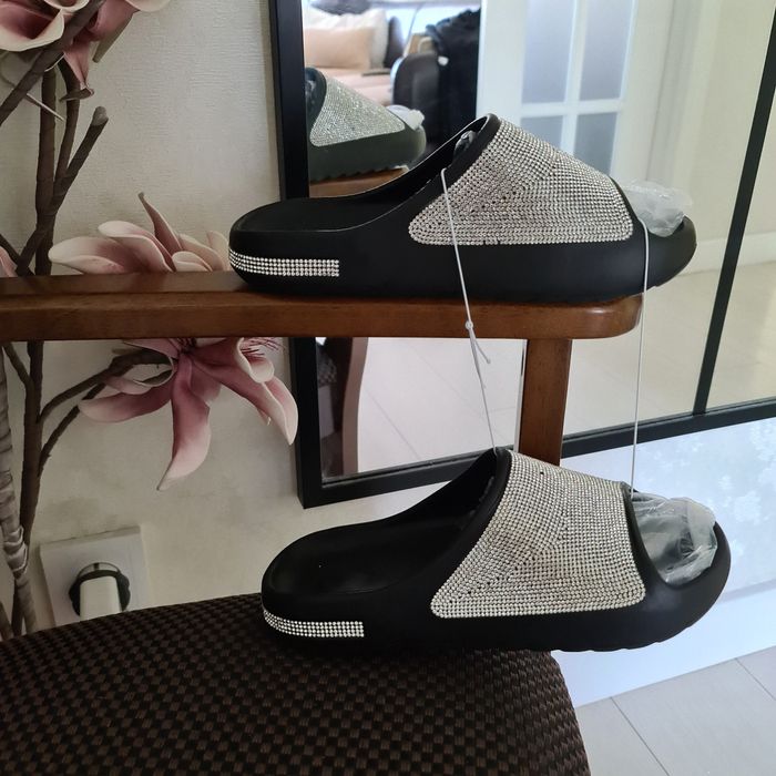 Продам новую обувь