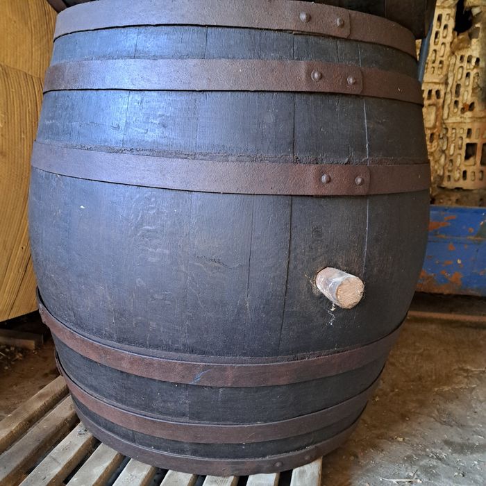 Butoi stejar pentru vin 170 litri 2buc