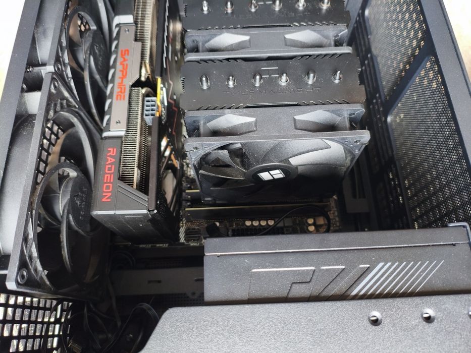 Компютър Rx 9060 xt с r7 5700x 1060 3Gb i5 8400