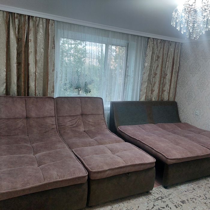 Продам диван б/у. 3 метра. 200 000 тысяч