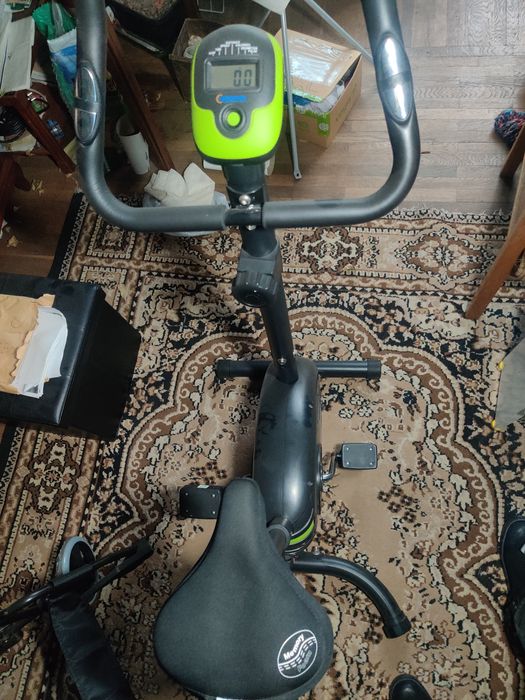 Bicicleta sport de apartament