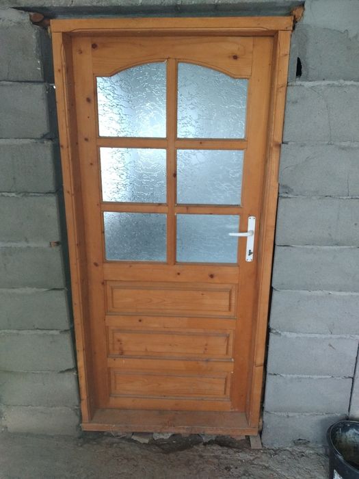 Vând usi și ferestre din lemn
