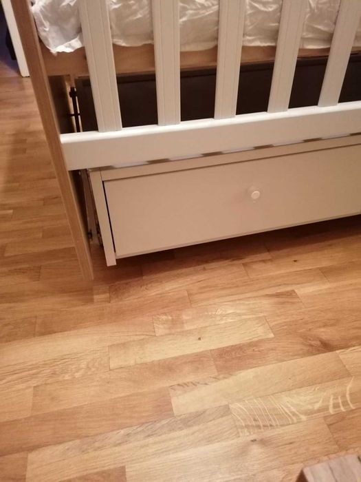 бебешко легло с люлеещ се маханизъм и колела