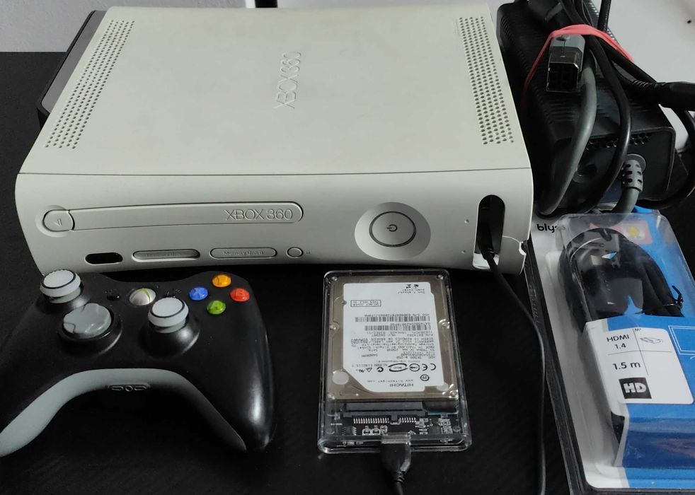 Xbox 360 modat ,50 de jocuri de top,GTA 5,Minecraft,NFS,maneta,cabluri