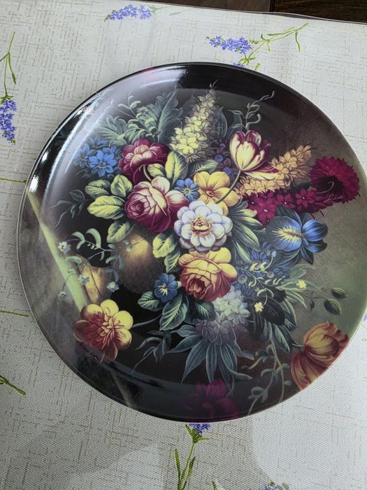 Фарфоровые тарелки