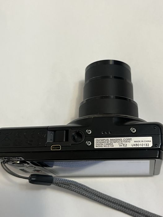 Olympus D-720  14 Mpx 10 xzoom optic
