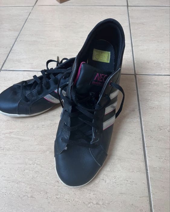 Adidasi marca  Adidas marimea 40 stare buna