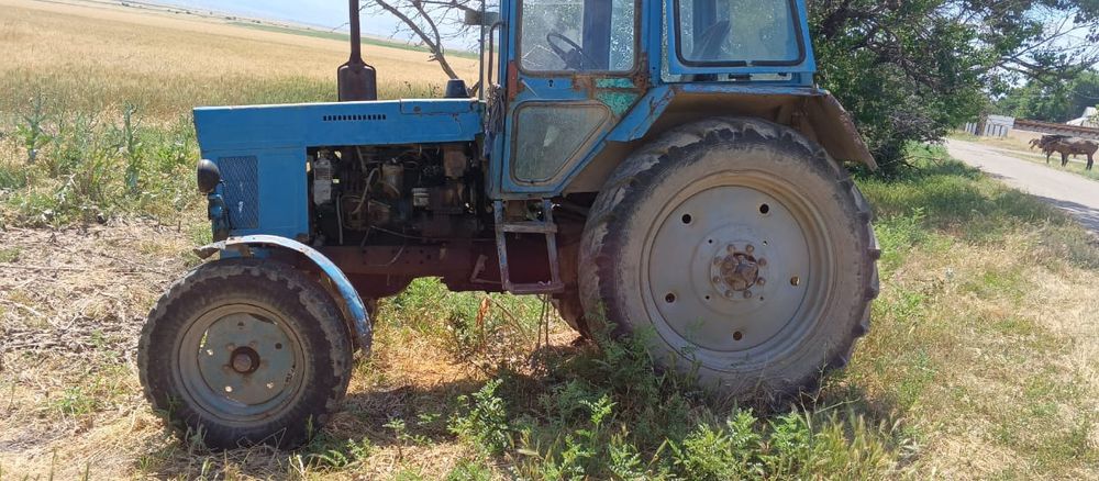 Продаётся трактор МТЗ-80. Большая кабина.
