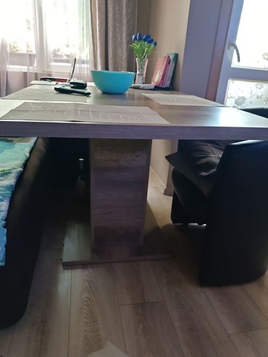 Масивна разтегателна маса