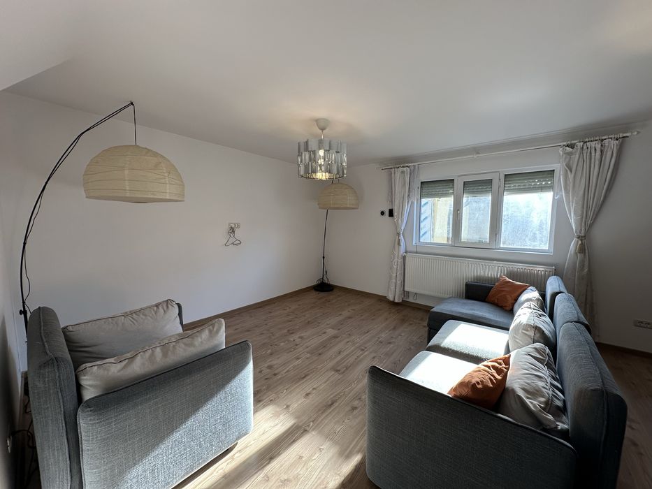 Inchiriez casa apartament cu 3 camere, garaj si curte Cernavoda