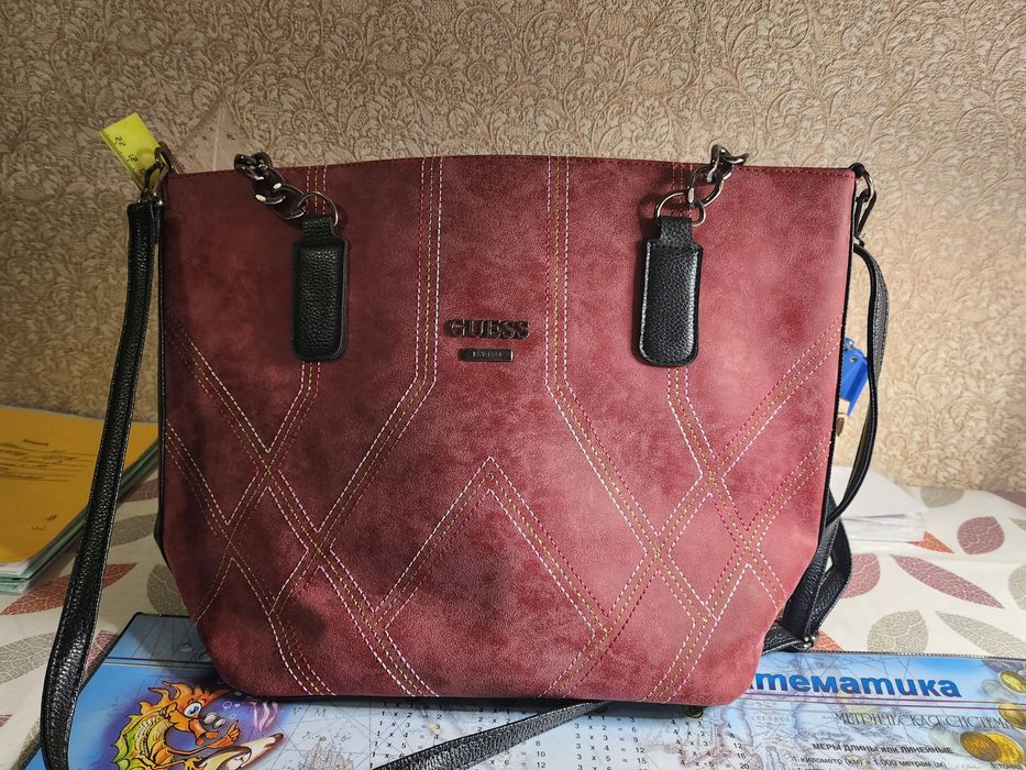 Продам сумку Guess новая