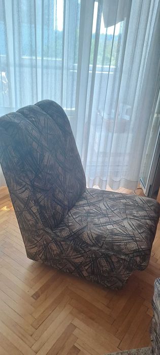 Разтегателен диван, фотьойл и табуретки