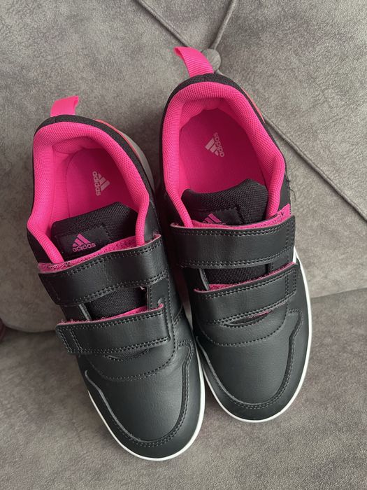 Обувки/ маратонки адидас