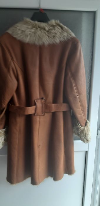 Vând  cojoc damă  din piele și blană naturală