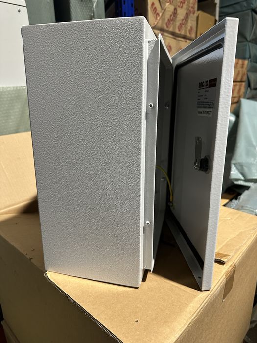 Vând cutii metalice cu contrapanou metalic,diverse dimensiuni!