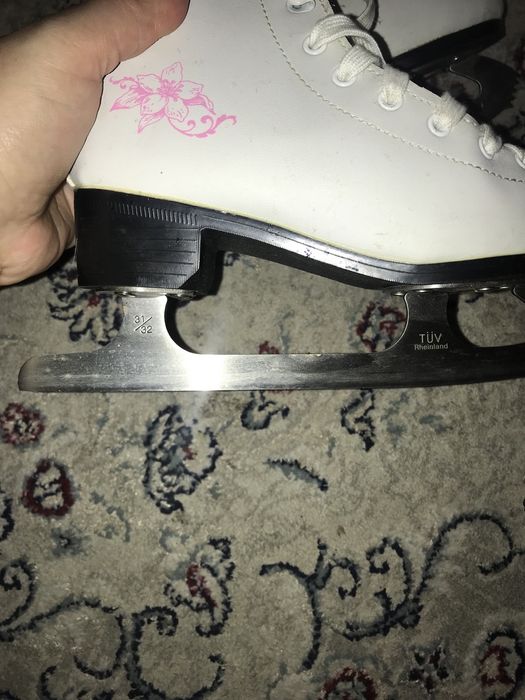 Продам коньки фигурные