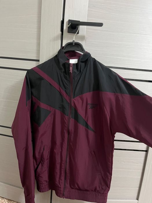 Продам бомбер Reebok оригинал