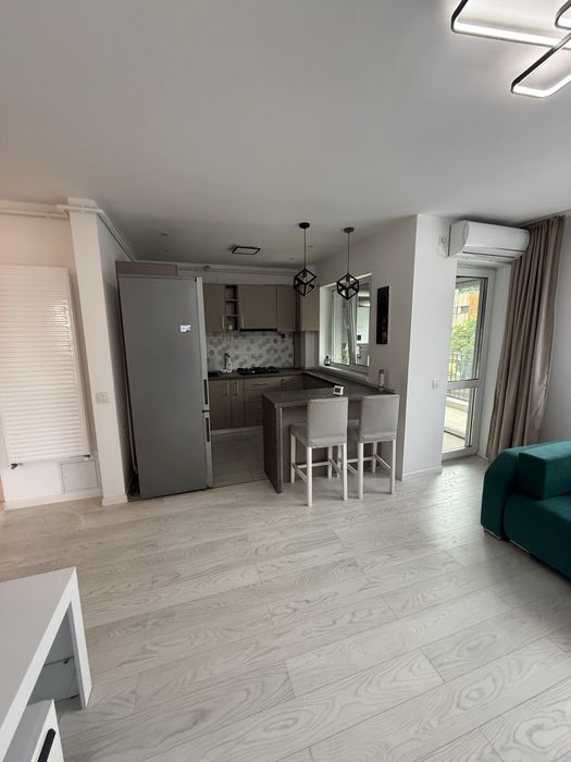Închiriez apartament