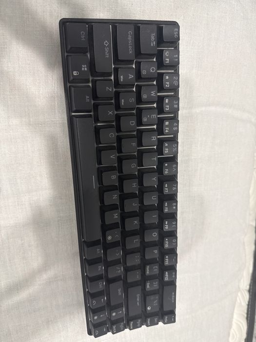 Клавиатура Royal Kludge 68 в хорошем состоянии