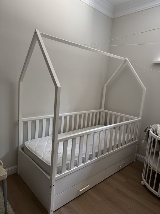 Кровать детская с матрасом