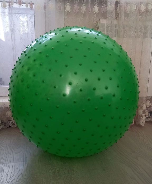 Зеленный массажный мячик