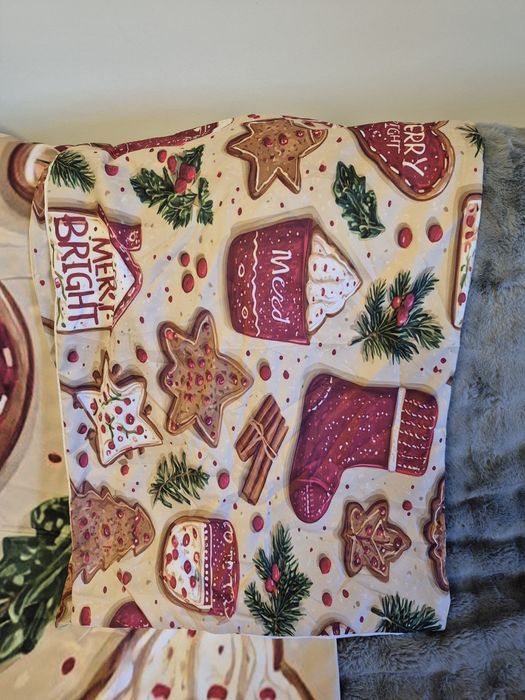 Lenjerie de pat, contine 2 fete de perna si un cearceaf de pilota