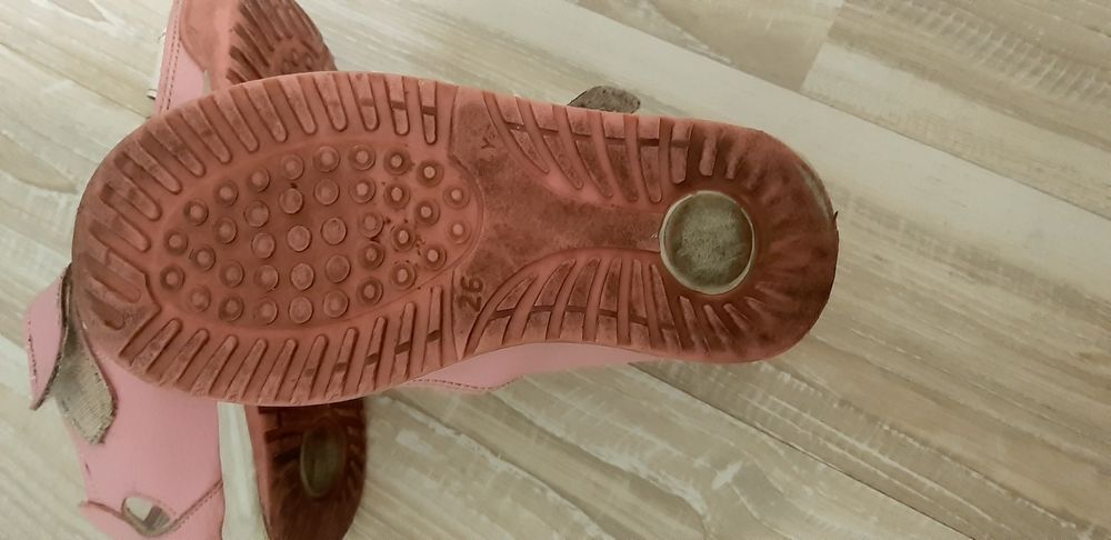 Детская обувь срочно продам