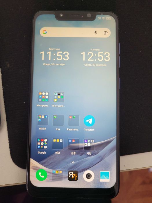 смартфон Poco F1 в версии 6/64 ГБ.